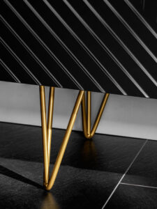 Komoda ryflowana ETNA 160 cm czarna mat BIAŁE TŁO mat ARANŻACJA DETAL1