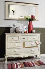 Komoda Rimini RI024 w kremowym kolorze z jasnobrązowym blatem 110 cm